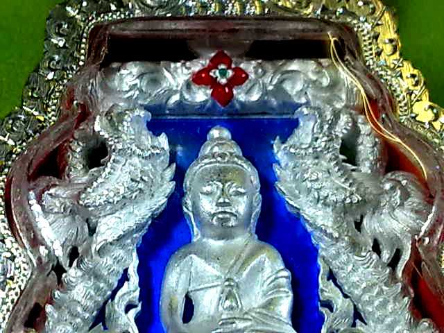 ...มีใครอยากได้ของสวย ๆ วิ้ง ๆ ป่าวครับ...ฉลุปวเรศเนื้อเงินลงยา น้ำเงิน สวยวี๊ด ๆ พร้อมตลับเฉพาะ