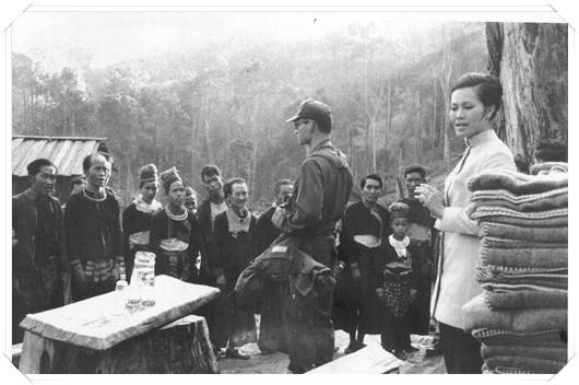 เหรียญในหลวง พระราชทานชาวเขา ชม. เหรียญสวยเดิม พร้อมห่วงเดิมยังอยู่ครบ