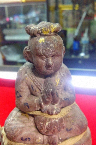 กุมารทองรุ่นแรกหลวงปู่คำบุ วัดกุดชมภู ออกที่วัดศรีสุดาราม ถือเป็นรุ่นแรก