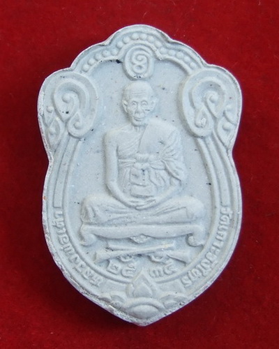 พระผง ล.พ.เต้า วัดเกาะวังไทร นครปฐม ปี 2535 หลังปั๊มยันต์หมึก จำนวน 2 องค์ กล่องเดิม