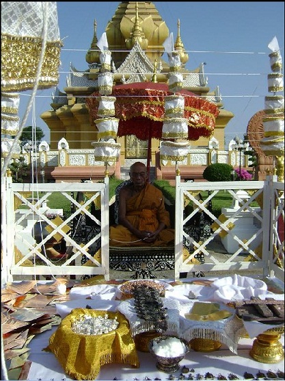 พระกริ่ง ๗ รอบเนื้อนวโลหะก้นเงิน ลพ.เพี้ยน วัดเกริ่นกฐิน ปี ๕๔ (กลับดำสวยวิ้ง)