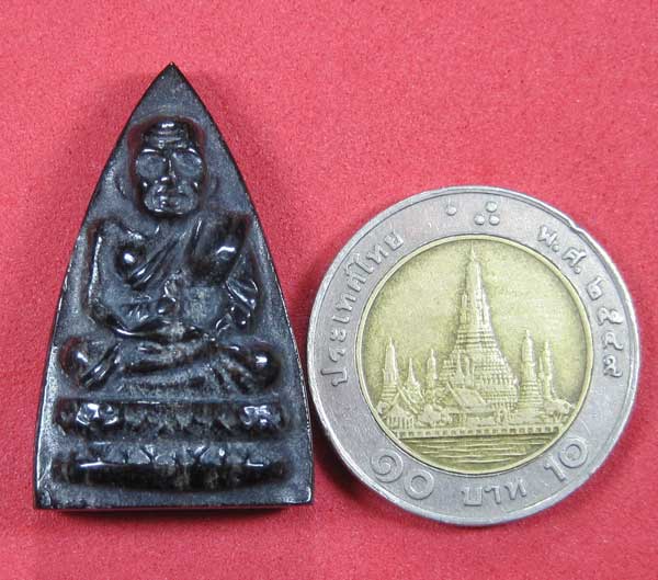หลวงปู่ทวด วัดช้างให้ จ.ปัตตานีแกะจากไม้ตะเคียน 1000 ปีปลุกเสกโดยหลวงปู่คำบุ จ.อุบลฯ แชมป์สายอิสาน