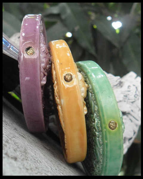 >> เคาะเดียว << อภิปัญญามหาเศรษฐี เนื้อผงเคลือบครบ 3 สี ขนาด 5.5 ซม.