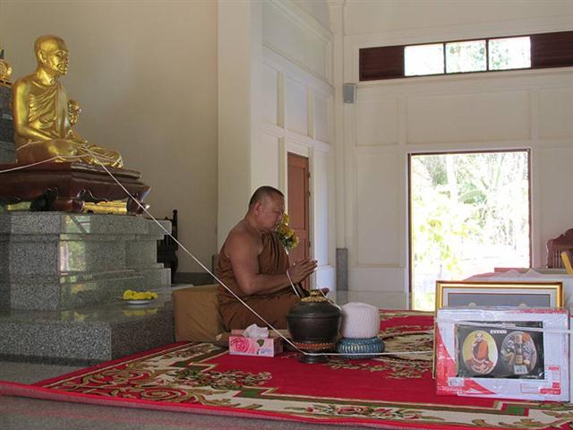 ล็อคเก็ตอภิมหาเศรษฐีธรรมจัมโบ้สุดยอดมวลสารพระบรมสารีริกธาตุพระธาตุลป.มั่นเกศาอัฐิธาตุมากมายเคาะเดียว