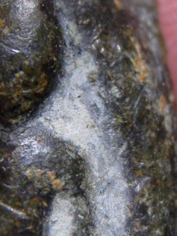 พระกรุวัดสุวรรณ พิมพ์เม็ดน้อยหน่า ตะกั่วสนิมแดง จ.อ่างทอง