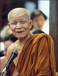 พระผงเนื้อดินกากยายักษ์ซุ้มเรือนแก้วหลวงตามหาบัว ญาณสัมปันโณ วัดป่าบ้านตาด จ.อุดรธานีแชมป์ภาคอิสาน