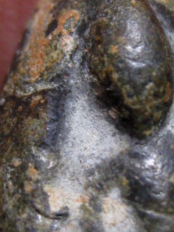 พระกรุวัดสุวรรณ พิมพ์เม็ดน้อยหน่า ตะกั่วสนิมแดง จ.อ่างทอง