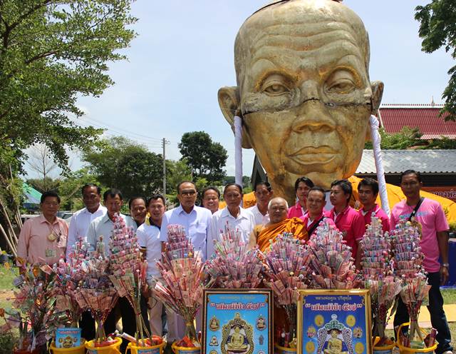 เหรียญหลวงพ่อคูณ รุ่นเสมา ผ้าป่า 57 วัดบุไผ่ เนื้อทองแดง โค้ดแจก หมายเลข 6420 ซองเดิม