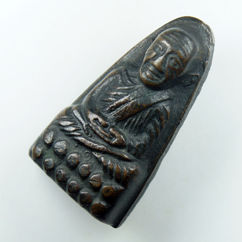 พระหลวงปู่ทวดพิมพ์เตารีดหลังตัวหนังสือ วัดเอี่ยมวรนุช(ก.ท.ม.) ปี2506