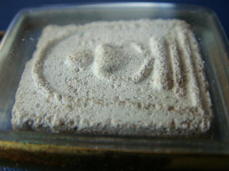 เคาะเดียว...พระสมเด็จเหม็น หลวงพ่ออุ้น วัดตาลกง เนื้อผง ปี2495 จ.เพชรบุรี เลี่ยมเก่า พร้อมบัตรรับรอง