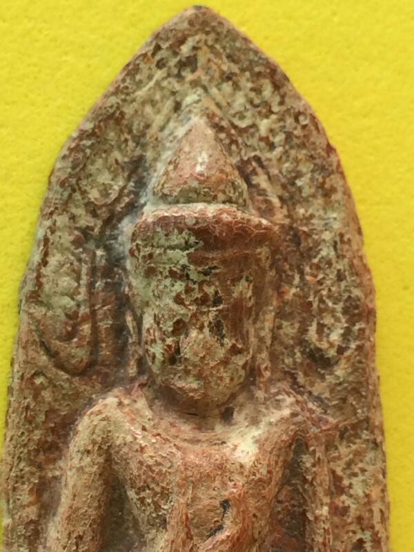 พระร่วงยืนประทานพร  สนิมแดง