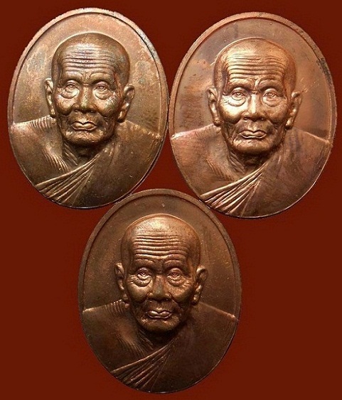 เหรียญหลวงปู่ทวดรุ่นสร้างพระตำหนักปากพนัง(สร้างบ้านให้พ่อ)เนื้อทองแดง พิมพ์ใหญ่ 3 เหรียญพร้อมกล่อง