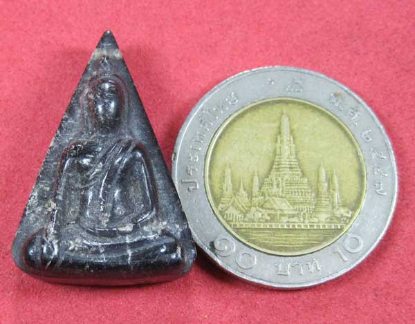 พระนางพญา จ.พิษณุโลแกะจากไม้ตะเคียนดำ1000 ปีปลุกเสกโดยหลวงปู่คำบุ วัดกุดชมภู จ.อุบลราชธานี