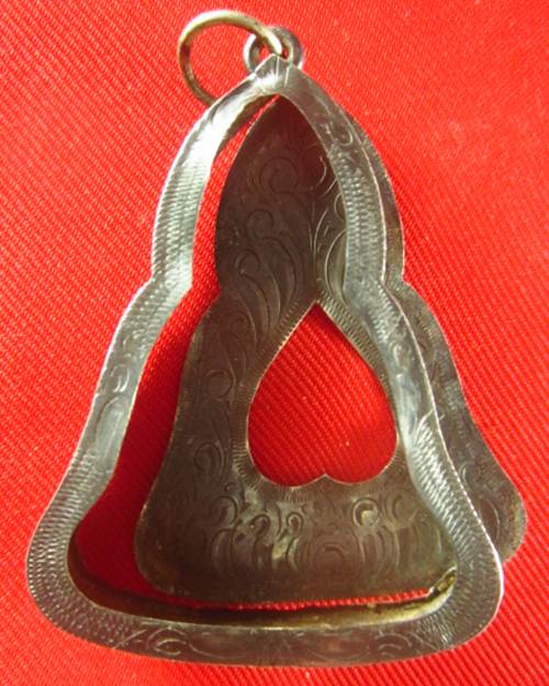 พระนางกรุวัดเหนือ เนื้อชินสนิมแดง