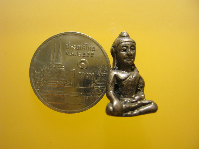 พระยอดธง เนื้อเงินยวง