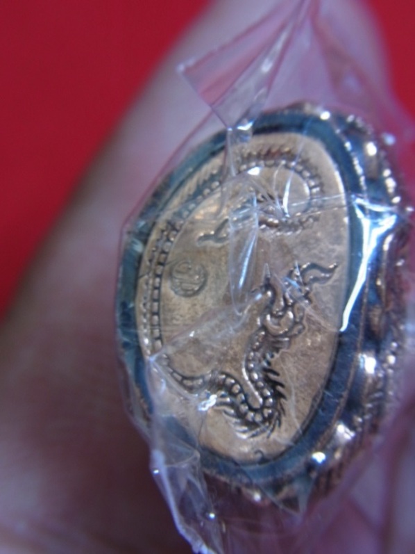 พระกริ่งศรีสุทโธ เนื้อทองขาว และเนื้อสัตตะโลหะ หลวงปู่คำบุ รวม 2 องค์ พุทธศิลป์ล้ำเลิศ สวยครับ