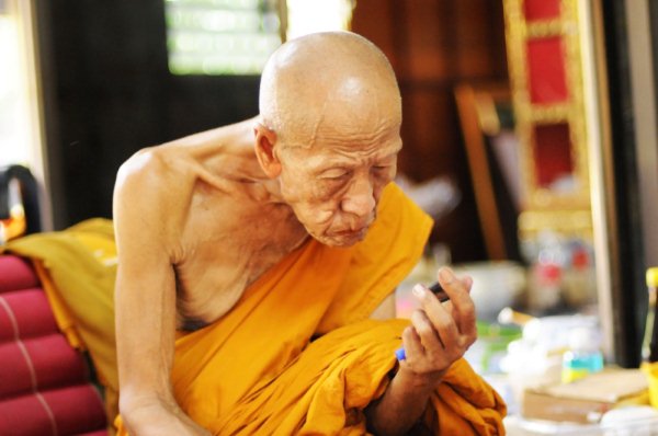 หลวงปู่จารให้อย่างเข้มขลัง ขุนแผนรุ่นแรก หลวงปู่คำบุ ปี51