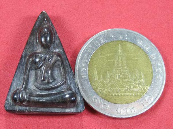 พระนางพญา จ.พิษณุโลแกะจากไม้ตะเคียนดำ1000 ปีปลุกเสกโดยหลวงปู่คำบุ วัดกุดชมภู จ.อุบลราชธานี
