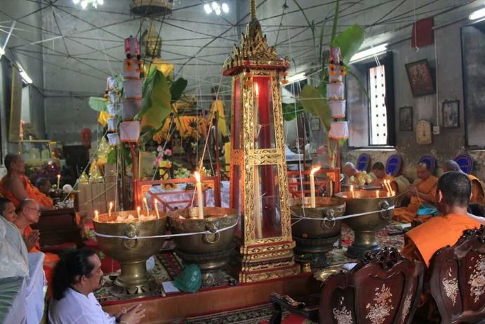 เหรียญหลวงพ่อกลั่น วัดพระญาติ ย้อนยุค เนื้อเงิน (ย้อนยุค 2469-2557)