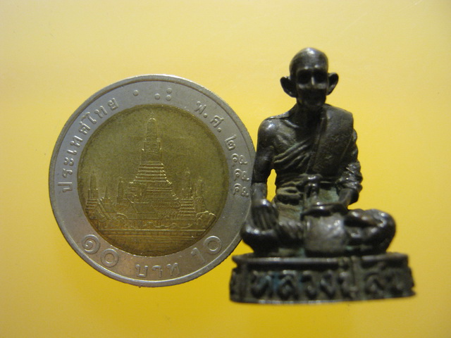 รูปหล่อ หลวงปู่ศุข วัดปากคลองมะขามเฒ่า จ.ชัยนาท ปี2520