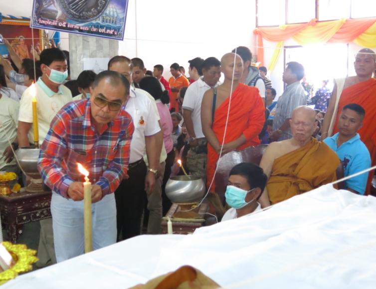 หลวงพ่อคูณ EOD 2 เหรียญรูปไข่ครึ่งองค์เนื้อทองระฆังหน้ากากทองแดง แยกจากชุดกรรมการเล็ก