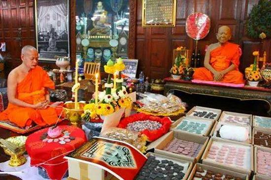 พระขุนแผนมหาภูติพรายทองคำ เนื้อเสาร์เทวราช ตะกรุดเงิน สร้างน้อย 999 องค์ มวลสาร"ผงพรายกัญญา ..(2 )