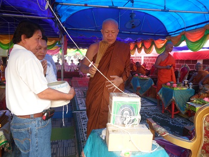 ครูบาอภิชัยขาวปี ออก วัดอุโบสถเคาะเดียว