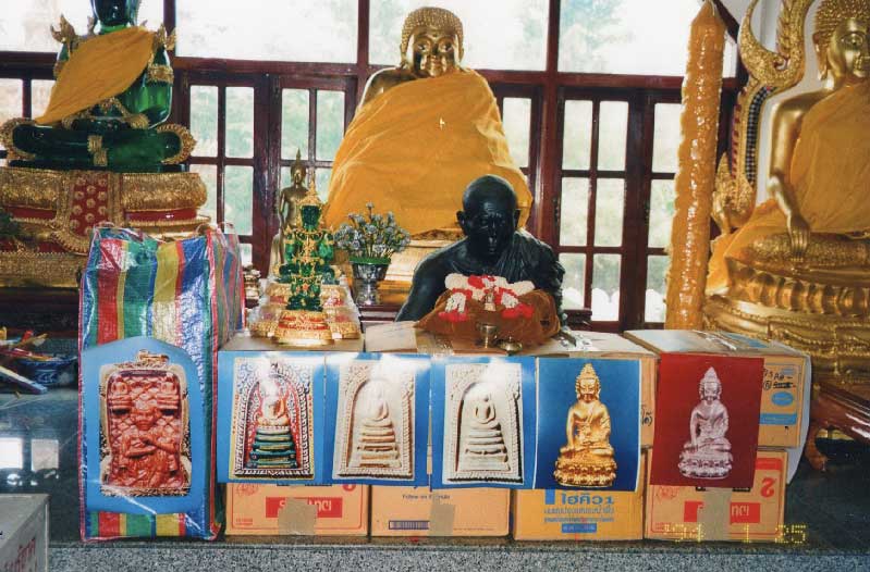 พระสมเด็จเพ้นท์สี หลวงพ่อคูณ วัดบ้านไร่ ฝังตะกรุดทองคำ 5 ดอก พร้อมเกศาหลวงพ่อ รุ่นคูณเจริญทรัพย์ ปี