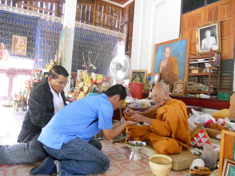 แหวนหลวงปู่ผาด รุ่นอายุยืน 101 ปี เนื้อสัมฤทธิ์