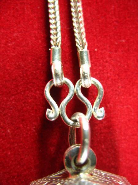 6,000.- สมเด็จคะแนน ปรกโพธิ์ เนื้อเกสร หลังยันต์ลึก หลวงปู่โต๊ะ วัดประดู่ฯ กทม. พร้อมสร้อยเงิน