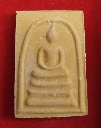 พระสมเด็จ ล.พ.แดง วัดเขาบันไดอิฐ เพชรบุรี ปี 2537 เนื้อเหลือง สภาพสวย กล่องเดิม จำนวน 2 องค์