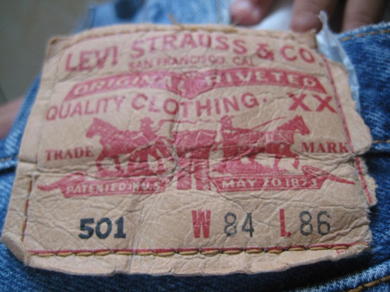 กางยีนต์ LEVI 501 เอว 32 