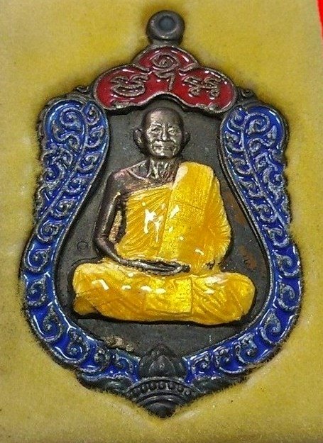 เหรียญเสมาบารมีธรรม หลวงปู่ม่น วัดเนินตามาก เนื้อนวะหน้าเงินลงยา 3 สี จ.ชลบุรี ปี2537 สวยๆ