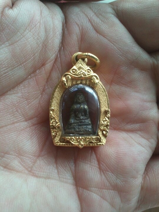 ปี 2495 พระชัยวัฒน์ท่านเจ้าคุณนรรัตน์ฯ พิมพ์หน้าแว่น เลี่ยมทอง