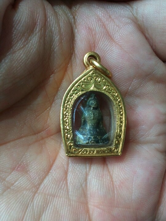 ปี 2495 พระชัยวัฒน์ท่านเจ้าคุณนรรัตน์ฯ พิมพ์หน้าแว่น เลี่ยมทอง