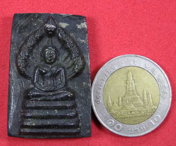 พระนาคปรกเก้าเศียรแกะจากหินแร่เหล็กไหลปลุกเสกโดยหลวงปู่คำบุ คุตฺตจิตโต หลวงปู่อ่อง หลวงปู่เนย ..