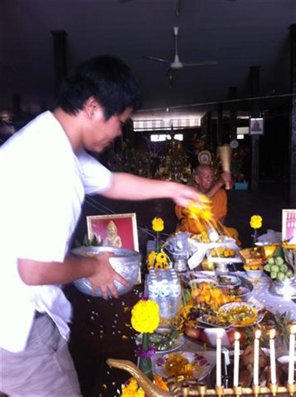 กริ่งเศรษฐีอรุโณ ๘๘ เหล็กน้ำพี้ครอบทองแดง หลวงปู่โฉม อรุโณ วัดอัมภาราม จ.บุรีรัมย์ หมาบเลข 106