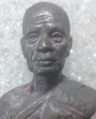 รูปหล่อโบราณหลวงปู่บัวรุ่นแรก เนื้อนวะฐานทองแดง