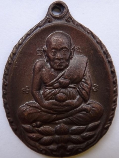 หลวงปู่ทวดเปิดโลก ศิาย์สายหลวงปู่ดู่สร้าง เคาะเดียว3องค์450