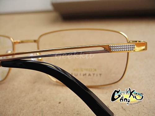 กรอบแว่นตา Dunhill  ทรงกรอบเต็มสีทอง ขาธรรมดา  ( Titanium ) 