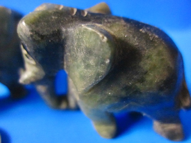 ช้างหยกเก่า 2 เชือก