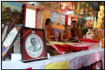 เหรียญเจริญพรบน ครึ่งองค์ หลวงปู่ฮก เนื้อทองชมพูลงยาสีเขียวไม่ตัดปีก กรรมการ ออกวัดโพธิ์ เลข 761