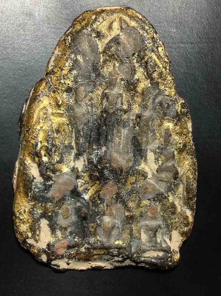 จัดมาให้อีกองค์ พระแผงปางปาฏิหาร เนื้อดิน ลงรัดปิดทองเดิม (แบบเต็มแผง) สวยมากๆครับ เคาะเดียวแดงเลย