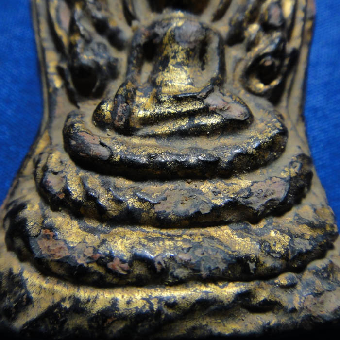 เคาะเดียวแดงครับ โคนสมอปางนาคปรก เนื้อดิน ลงรักปิดทองเดิม สภาพพอสวย แท้ดูง่าย (ซ่อมนะครับ)