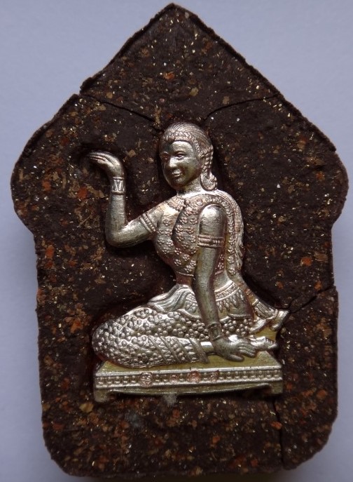 ขุนแผนพรายกุมารสัตตะมหาภูต หลังแม่นางกวักหลวงปู่สวัสดิ์ วัดป่าแสนอุดมเคาะเดียว 3องค์ 