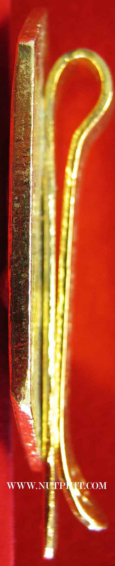 107*แหนบเงินกระไหล่ทอง หลวงพ่อเกษม เขมโก รุ่นเบญจบารมี ตอกโค๊ตชัด ลำปาง