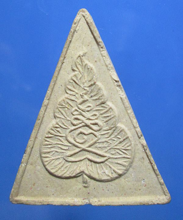 พระผงหลังใบโพธิ์ หลวงพ่อเขียน วัดสำนักขุนเณร จ.พิจิตร ปี2516 2องค์ครับ