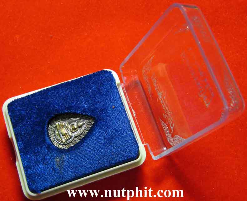 ลพ.โสธรเนื้อเงิน หลังประดิษฐาน พระปรมาภิไธยย่อ ภ.ป.ร. เดิม ๆ ยันกล่องแท้จากวัด*171