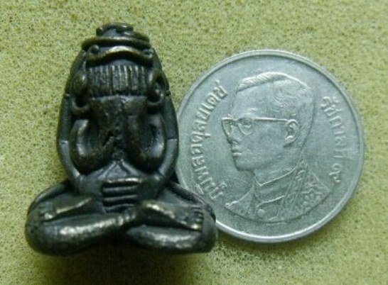 **วัดใจ**พระปิดตายันต์ยุ่ง เนื้อโลหะผสม วัดเขาอ้อ จ.พัทลุง**