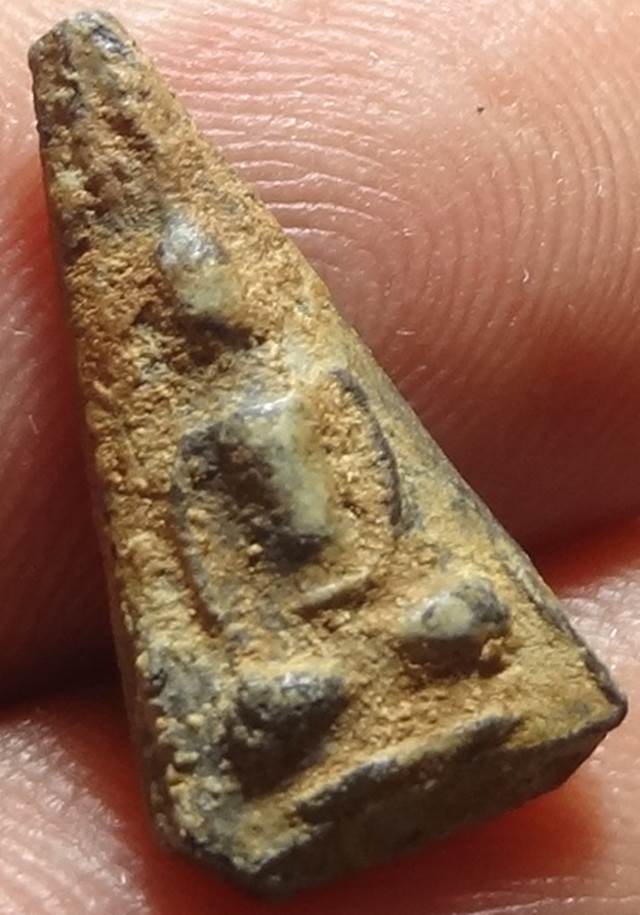 พระเนื้อชินตะกั่วครับ